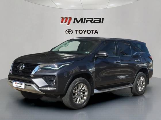TOYOTA HILUX SW4 2.8 D-4D TURBO DIESEL SRX 4X4 AUTOMÁTICO TOYOTA HILUX SW4 2.8 D-4D TURBO DIESEL SRX 4X4 AUTOMÁTICO